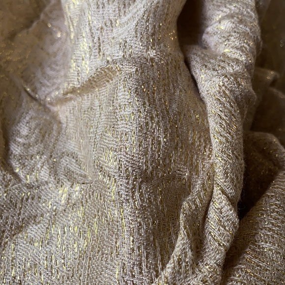 Gold Shimmer Extra Large Extra Long Shawl NeverUsed Italian Designer - Picture 6 of 6